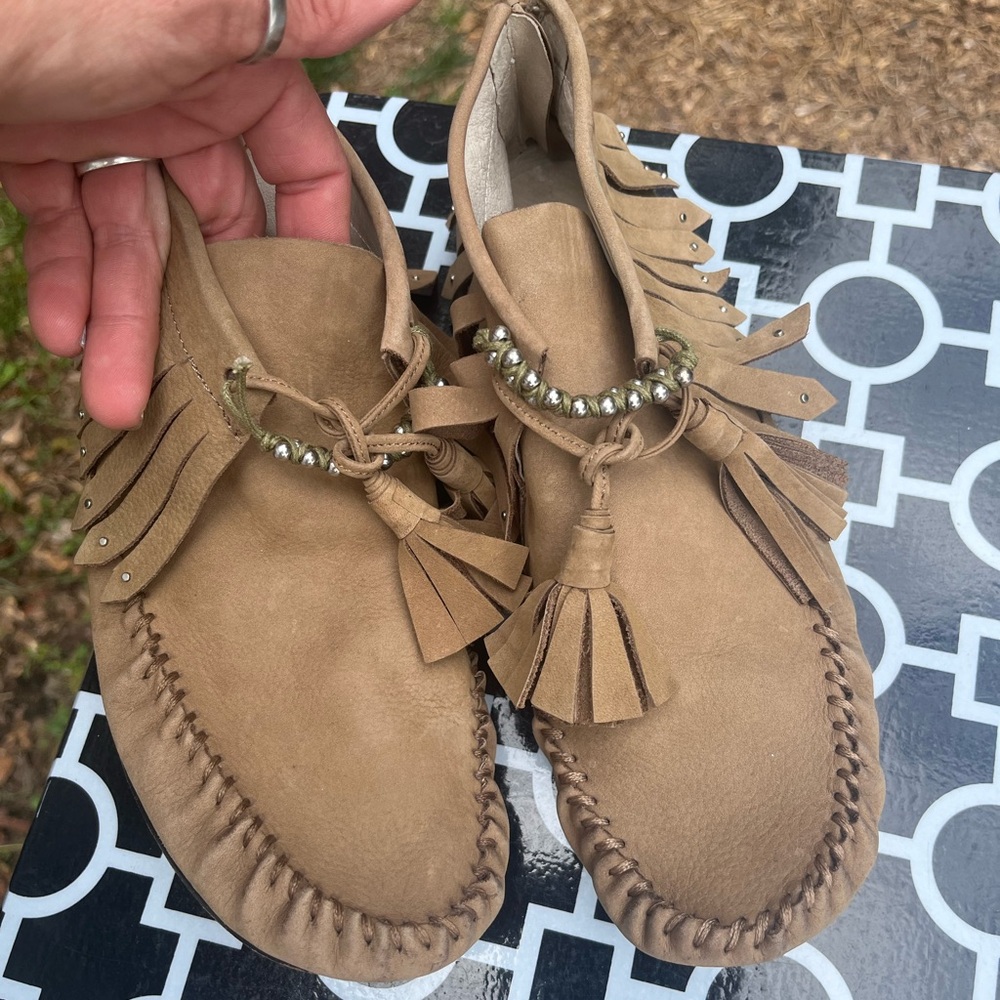 Bernardo moccasin tassel shoes size 7.5